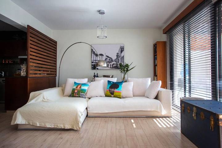 Gîte pour 6 personnes, avec balcon ainsi que piscine et vue, adapté aux familles dans Oróklini - 3