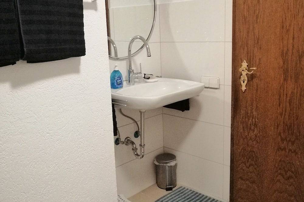 Ganze Wohnung, Gemütliche, ruhige Ferienwohnung in waldreicher Umgebung 30km bis Heidelberg in Schönbrunn, Kurpfalz