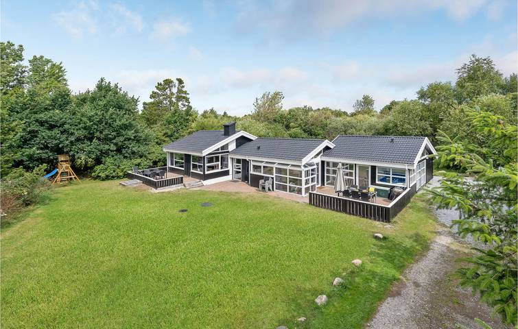 Ferienhaus für 12 Personen, mit Terrasse und Whirlpool sowie Pool und Sauna in Bratten