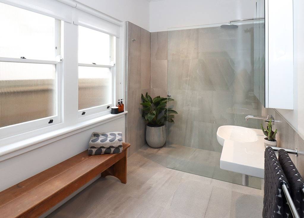 3Bed| 3Bath| Wood Fire| Air-Con | Sleeps 8 | Off Street Parking | Pet Friendly in Ballarat Central, Ballarat