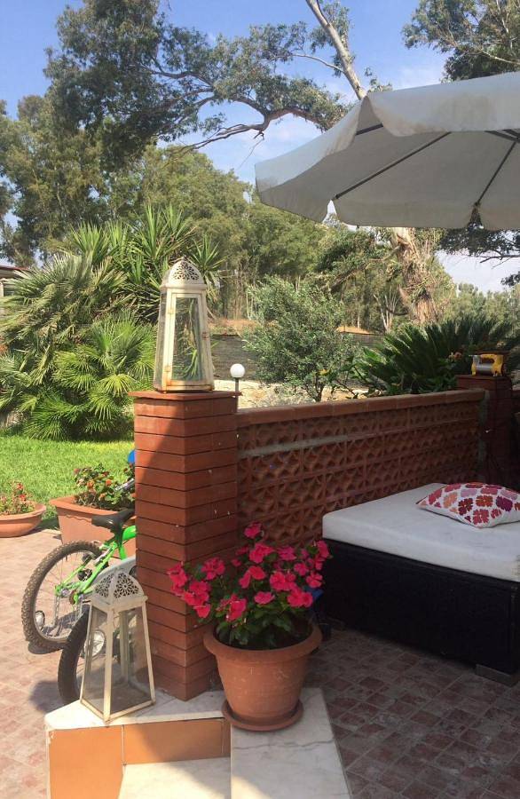 Location de vacances pour 6 personnes, avec terrasse et vue, animaux acceptés à Agnone Bagni - 3