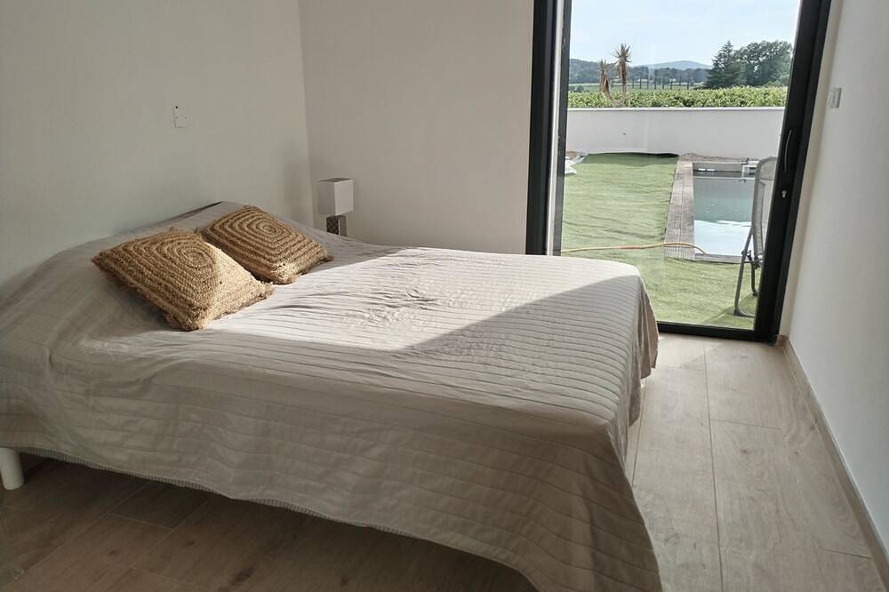 Nouveau Villa Climatisée vue sur Vignoble Zen, Luxe, Charme in Pont-Saint-Esprit, Region de Nimes
