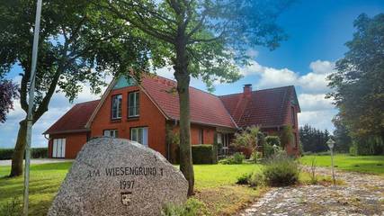 Ferienhaus für 14 Personen, mit Whirlpool und Terrasse sowie Sauna, kinderfreundlich in Wolgast