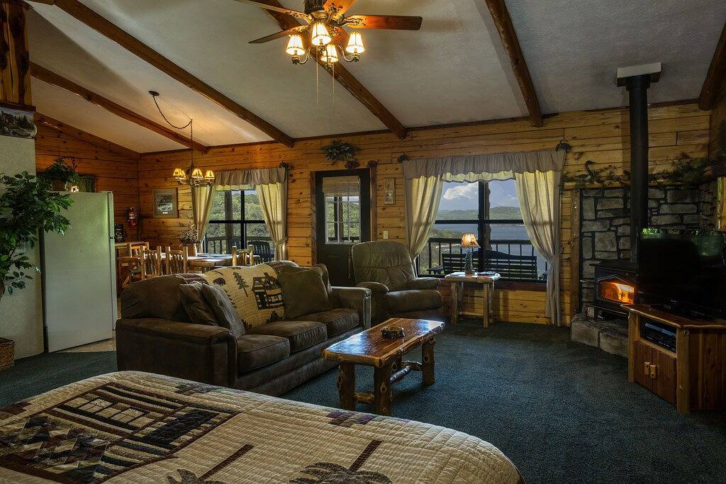 Eine Geschichte Luxus Mountain Top Cabin am Beaver Lake mit Dock und spektakulärem Blick! in Beaver Lake