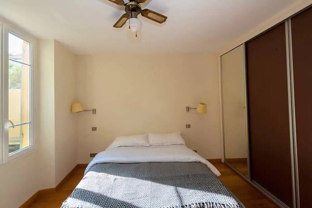Entire apartment, Stunning Beaulieu Retreat: Chic & Air-Conditioned with Breathtaking Views in Beaulieu-sur-Mer, Mediterranean Coast (France)