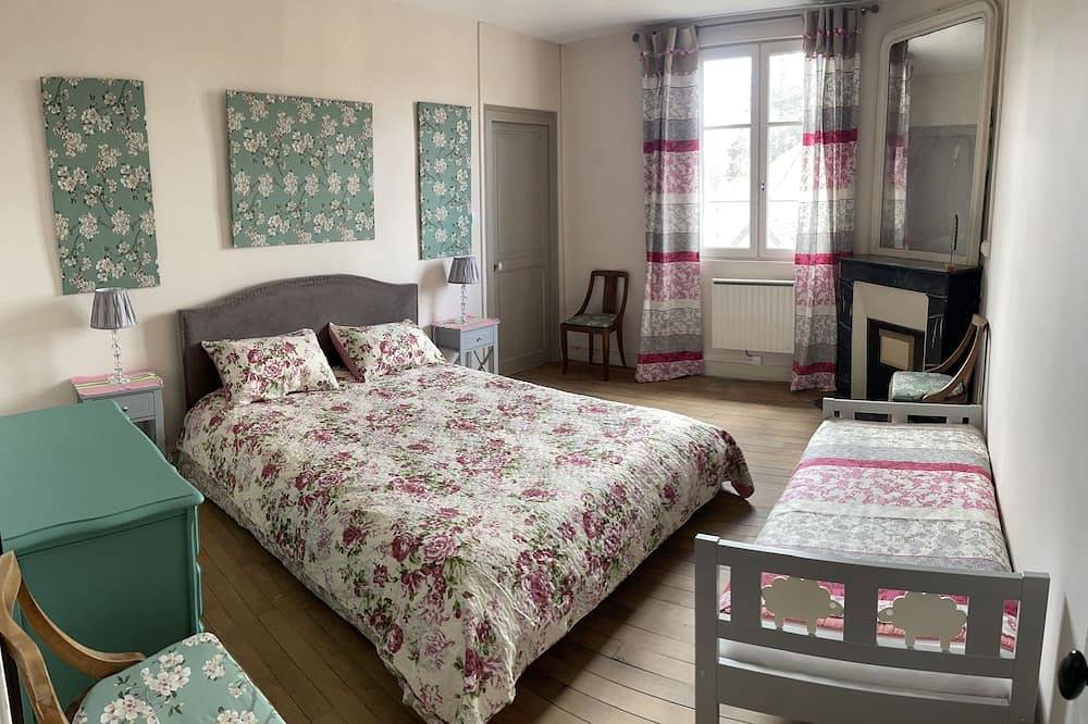 Gîte de Charme, Gîte de Lancienne Mairie Avec Atelier Dartiste in Le Petit-Pressigny, Loches und Umgebung