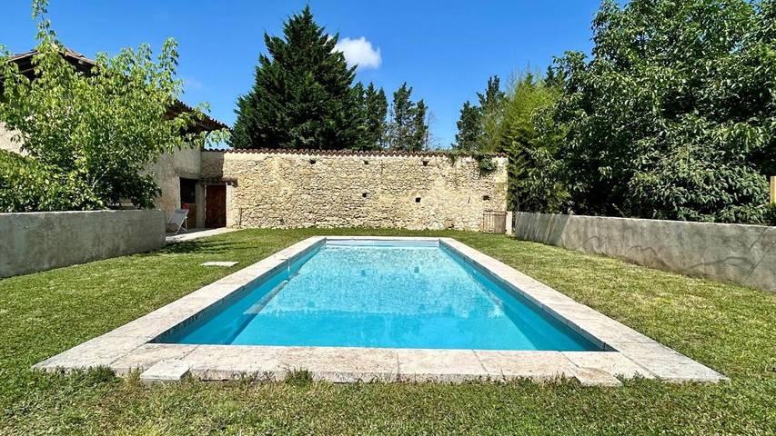 Gîte pour 4 personnes, avec Terrasse et Jardin ainsi que Piscine et Vue à Crastes