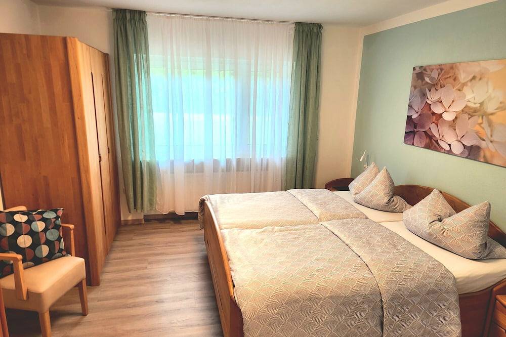 Ganze Wohnung, Ferienwohnung '5 Traminer' mit Bergblick, gemeinsamer Terrasse und Wlan in Iphofen, Fränkisches Weinland