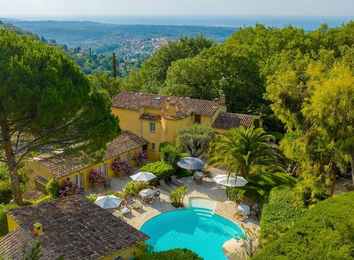Chambre d’hôte pour 2 personnes, avec Balcon et Terrasse ainsi que Jardin et Piscine