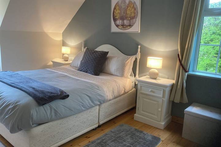 Spacious Detached 4-bedroom house in  Kenmare set on its own grounds of 2 acres in County Kerry