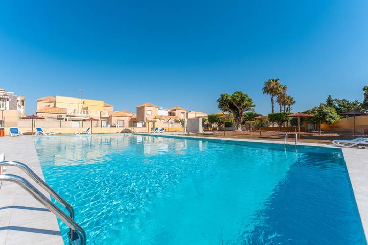 Ferienhaus für 7 Personen, mit Kinderpool und Garten in Torrevieja
