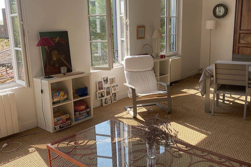 Appartement entier, Appartement de 5 pièces à 2 mn à pied du bourg. 5 mn des plages, 25 mn de Royan. in La Tremblade, Côte de Beauté