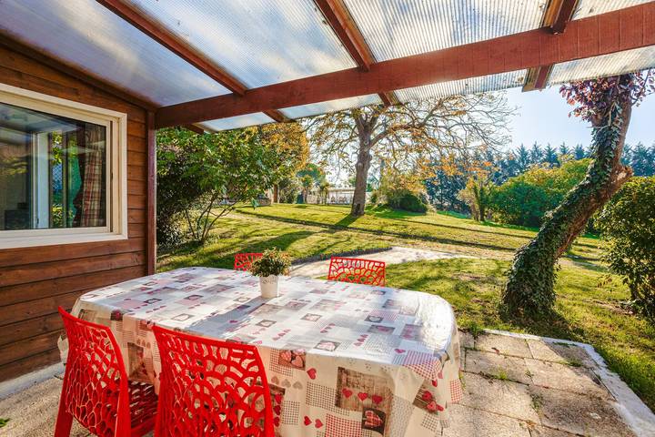 Estudio entero, Estudio 'Corail' con Terraza Privada, Piscina Compartida y Wi-Fi in Genouillé, Region de Rochefort