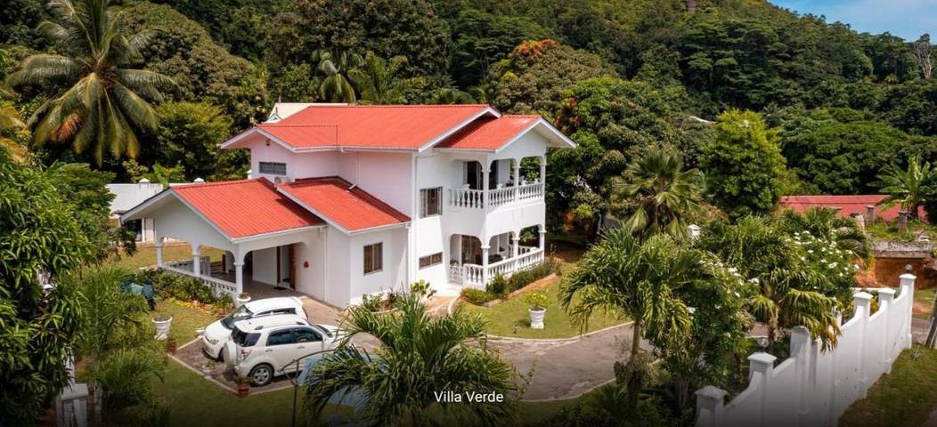 Location de vacances pour 6 personnes, avec jardin et vue, adapté aux familles dans Beau Vallon - 4