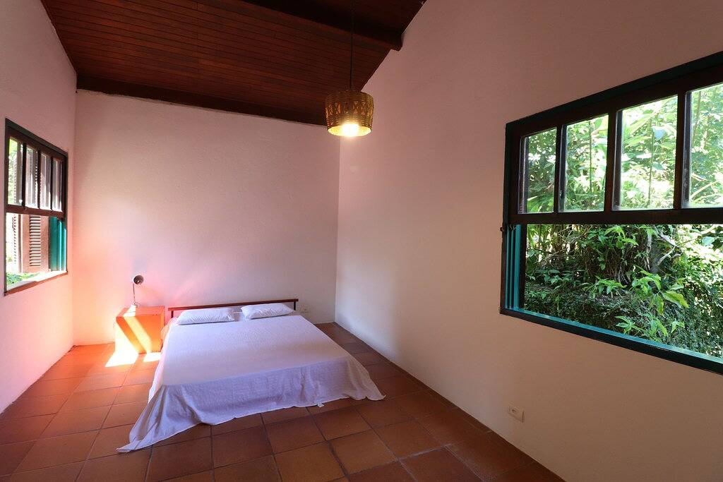 Schönes und großes Haus mit 4 Schlafzimmern, Balkon mit Hängematten, Garten. in São Sebastião, Região Metropolitana do Vale do Paraíba e Litoral Norte