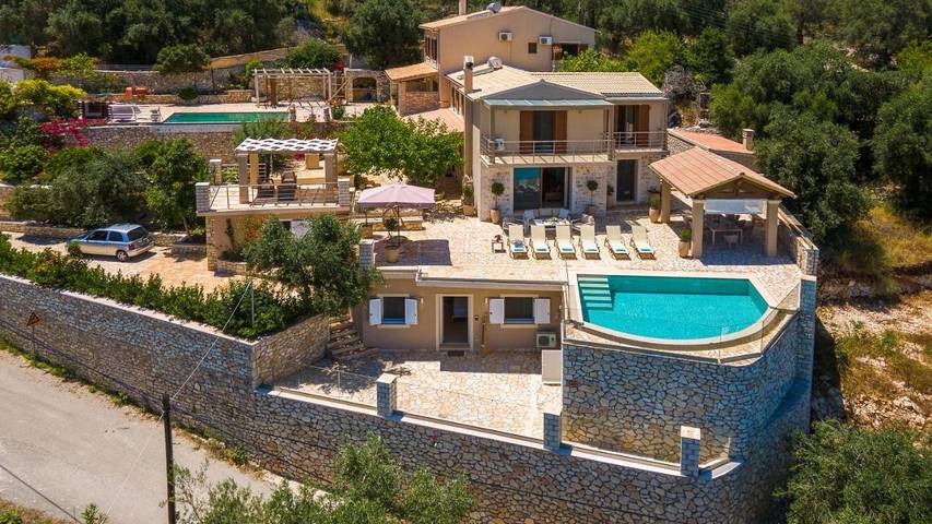 Διαμερίσματα διακοπών για 9 άτομα, με κήπο και θέα καθώς και πισίνα στον Οζιά