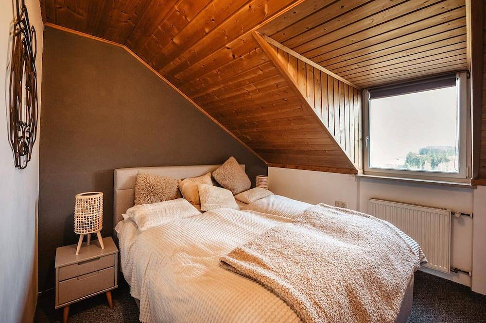 Ganze Wohnung, Komplett neu ausgestatteter Ferienbungalow mit Kaminofen und Garten in Zandt, Ostbayern