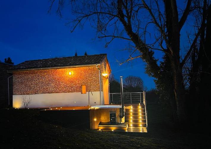 Gîte pour 2 personnes, avec Balcon et Jacuzzi ainsi que Terrasse et Jardin à Grisolles