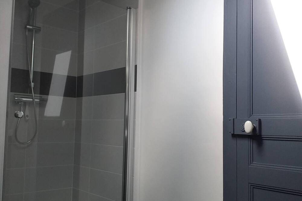 Apartamento entero, Furnished T2 apartment with simple, uncluttered decor 5 minutes from the station in Châtellerault, Vienne