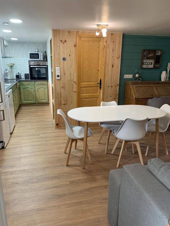 Gîte pour 4 personnes, avec jardin à La Rivière-Enverse - 2