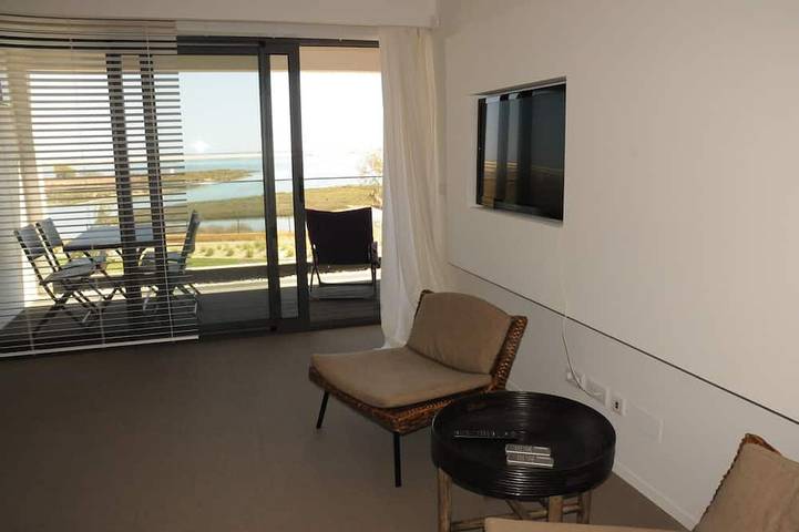 Ganze Wohnung, 1-Zimmer-Wohnung an der Algarve mit Blick auf die Ria und das Meer mit Garten und Pool in Moncarapacho e Fuseta, Parque Natural da Ria Formosa