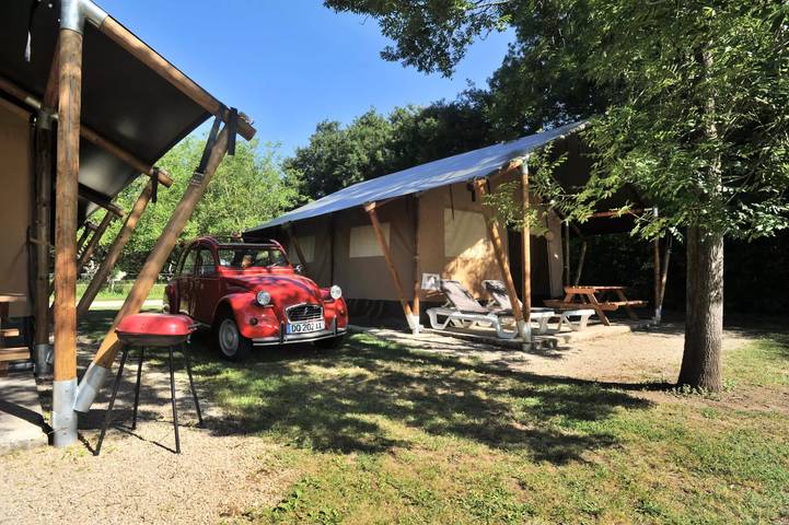 Location de vacances pour 12 personnes, avec sauna et vue ainsi que piscine et terrasse à Saint-Sozy - 2