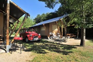 Camping pour 4 Personnes dans Saint-Sozy, Parc Naturel Régional des Causses du Quercy, Photo 1