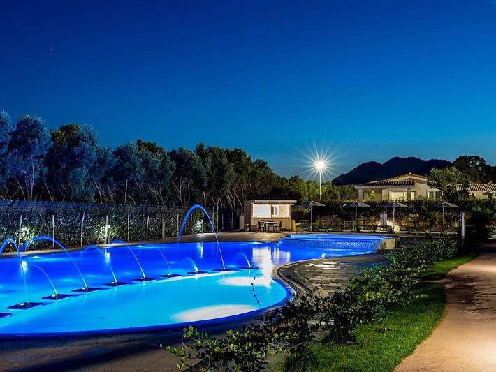 Casa vacanza per 8 persone, con balcone/terrazza e terrazza nonché piscina a Cardedu