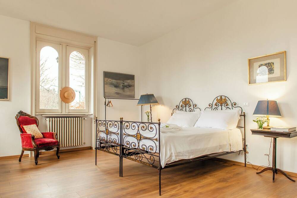 Villa Evelina - Sechs Schlafzimmer Villa, Schläft 13 in Travedona, Travedona Monate