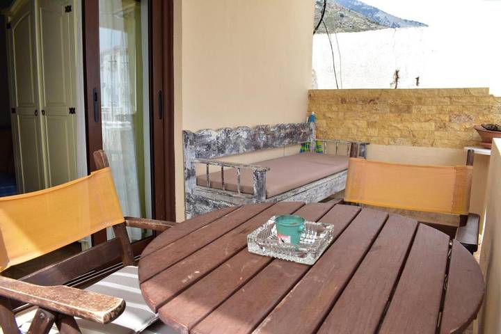 Gîte pour 2 personnes, avec vue et jardin dans Soúgia - 4