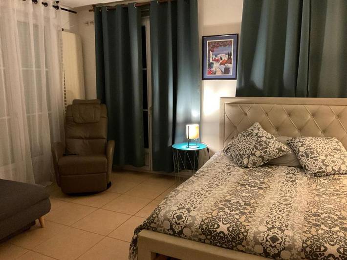 Maison d’hôte pour 4 personnes, avec Jacuzzi et Terrasse ainsi que Jardin et Piscine à Cluny - 3