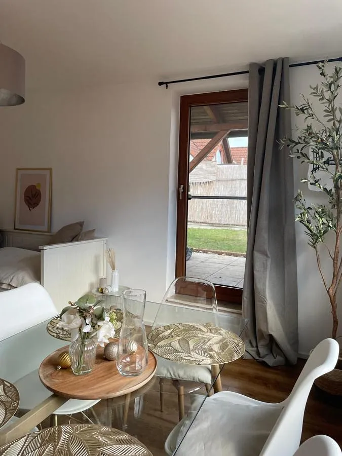 Apartamento de vacaciones para 4 personas, con vistas además de piscina y jardín - 1