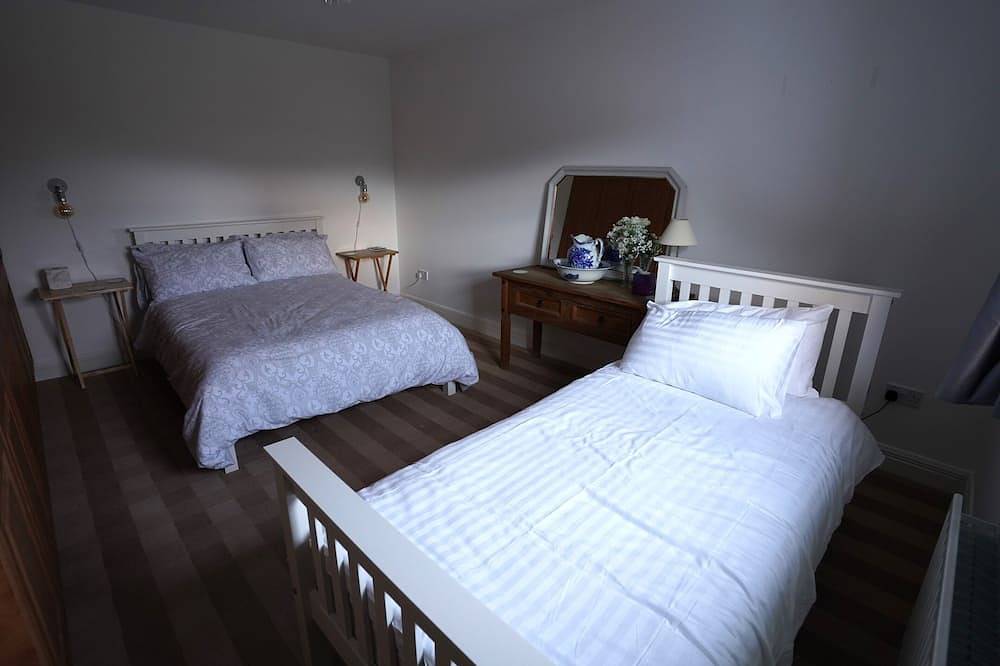 Spacious  bungalow on Wild Atlantic way in Doogea ED, Achill Island