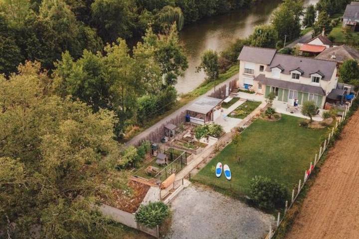 Location de vacances pour 6 personnes, avec Balcon ainsi que Terrasse et Jardin dans Saint-Jean-sur-Mayenne
