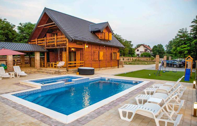 Gemütliche 2-Zimmer-Wohnung mit Pool, Grill und 2 km Entfernung zum Strand in Vukovar, Vukovar-Srijem