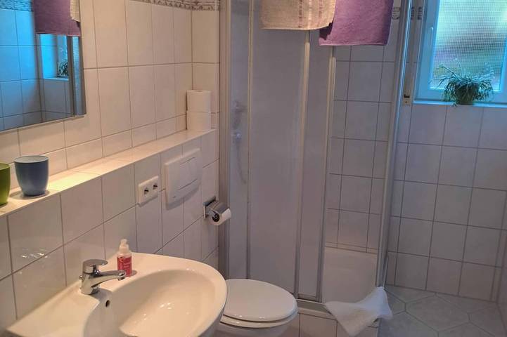 Ganze Wohnung, Ferienwohnung Groß - 2-Raum-Ferienwohnung Groß, Dusche/Wc, 43 qm, Eg in Bermatingen, Region Bodensee-Oberschwaben