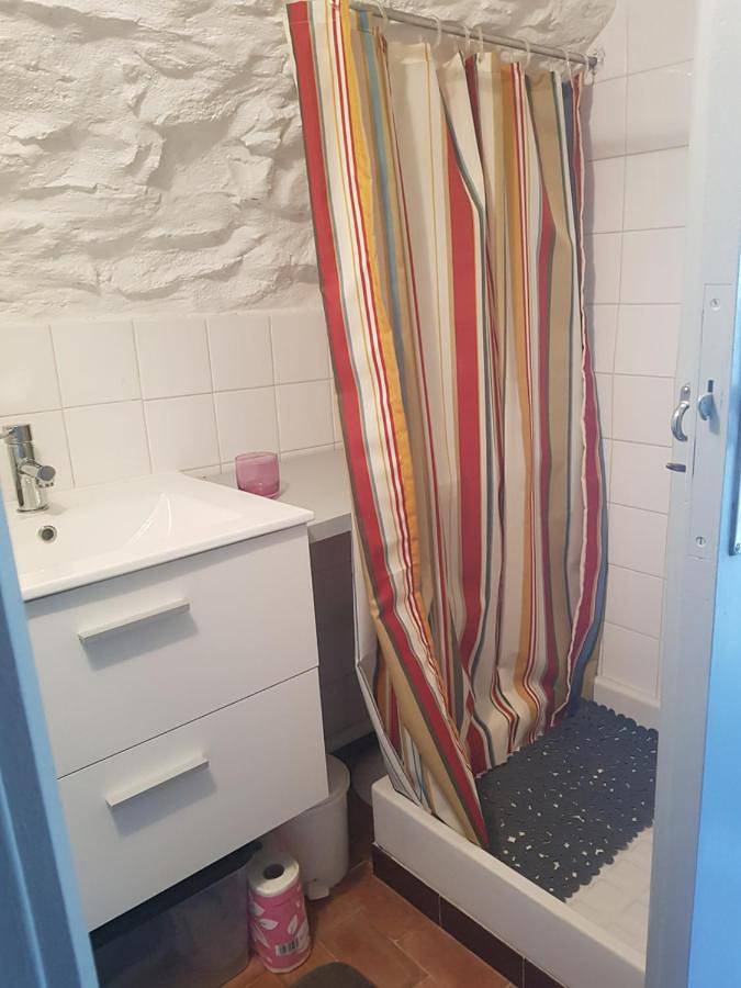 Chambre indépendante au calme in Le Beausset, Côte méditerranéenne (France)
