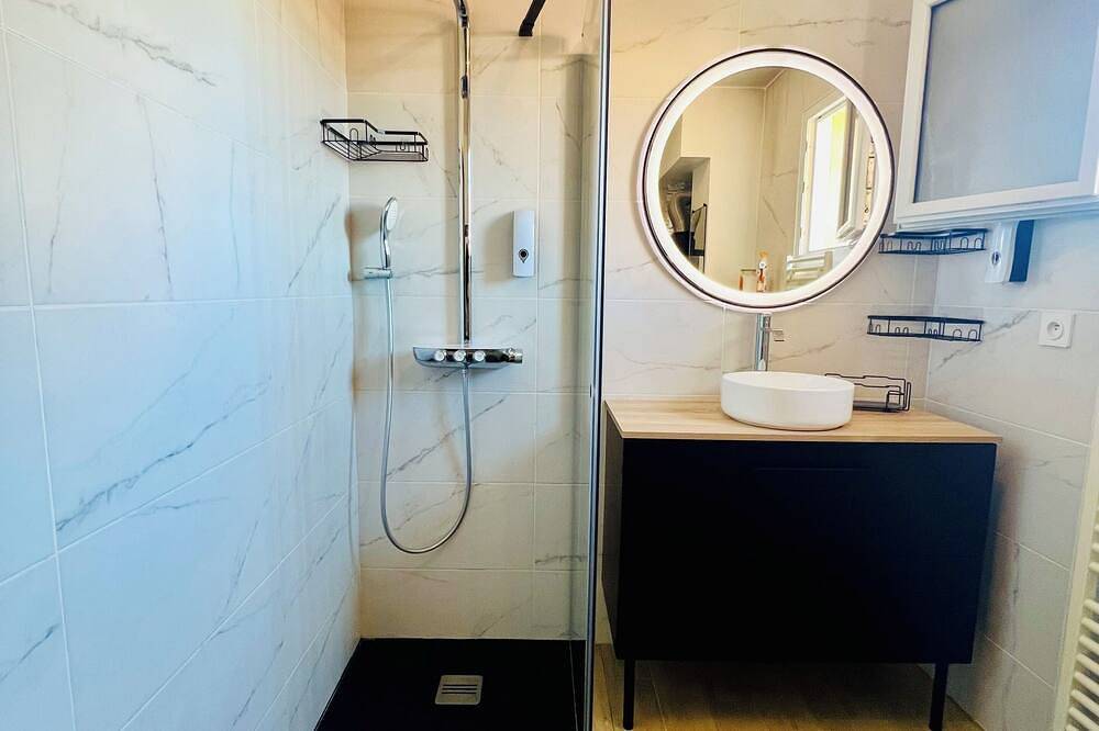 Entire apartment, L'escale Paisible in Gardanne, Mediterranean Coast (France)
