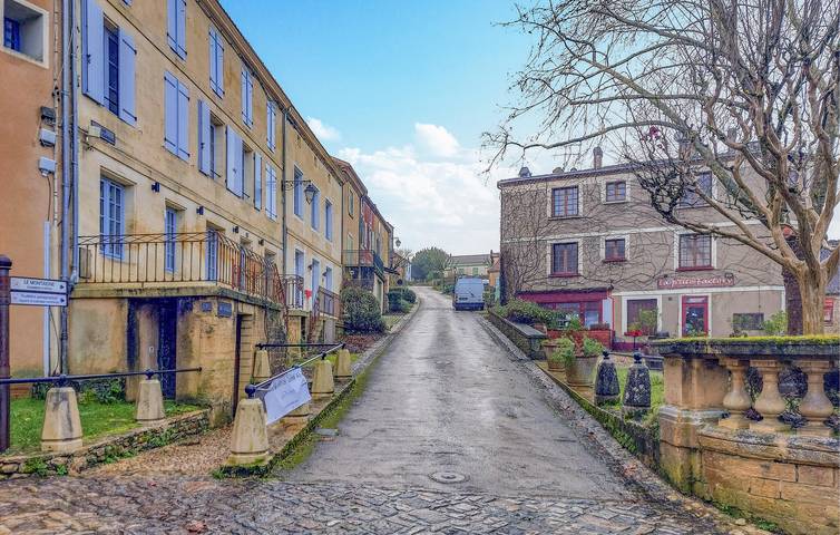 Location de vacances pour 6 personnes, avec terrasse ainsi que jardin et piscine à Sainte-Alvère - 2