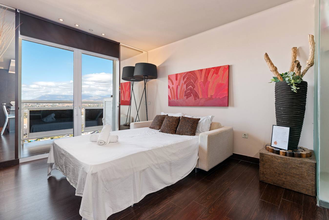 Entire apartment, Apartment 'Con Vistas Al Mar' with Sea View, Wi-Fi and Air Conditioning in Nueva Andalucia Golf Valley, Marbella