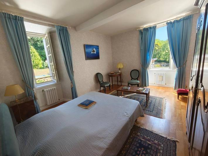 Chambre d’hôte pour 4 personnes, avec Terrasse et Jardin ainsi que Piscine et Vue dans le Cantal - 4