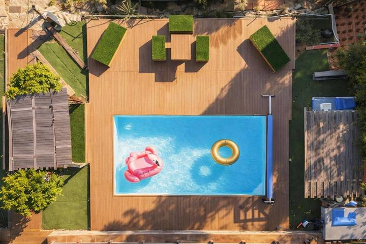 Casa de vacaciones para 17 personas, con jardín además de piscina y vistas, Se admiten mascotas en Arenys de Munt