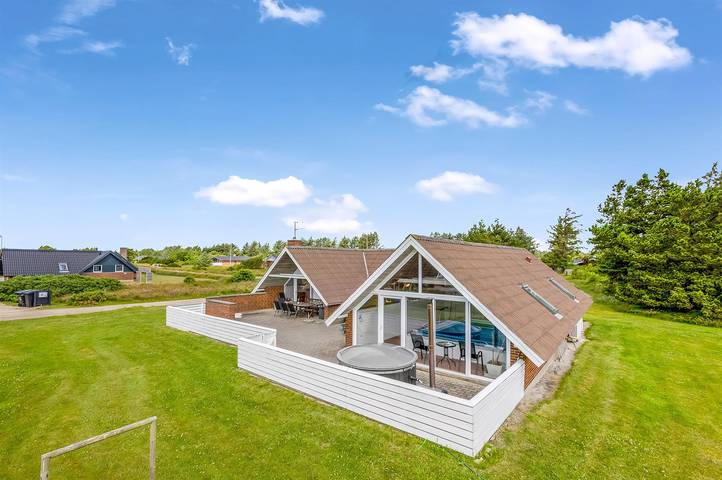 Ferieudlejning for 8 personer, med sauna og terrasse i Klegod