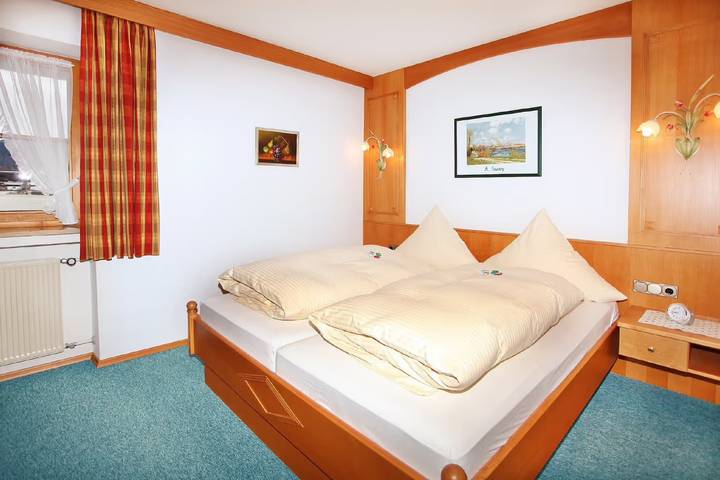 Appartement entier, Appartement "Bergkristall" avec vue sur les montagnes, jardin partagé et Wi-Fi in Krün, Alpes bavaroises