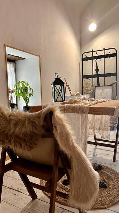 Gîte pour 2 personnes, avec jardin ainsi que sauna et jacuzzi à Bieuzy - 3