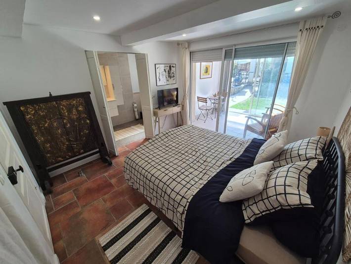 Location de vacances pour 2 personnes, avec vue et terrasse ainsi que jardin et piscine à Cambayrac - 3