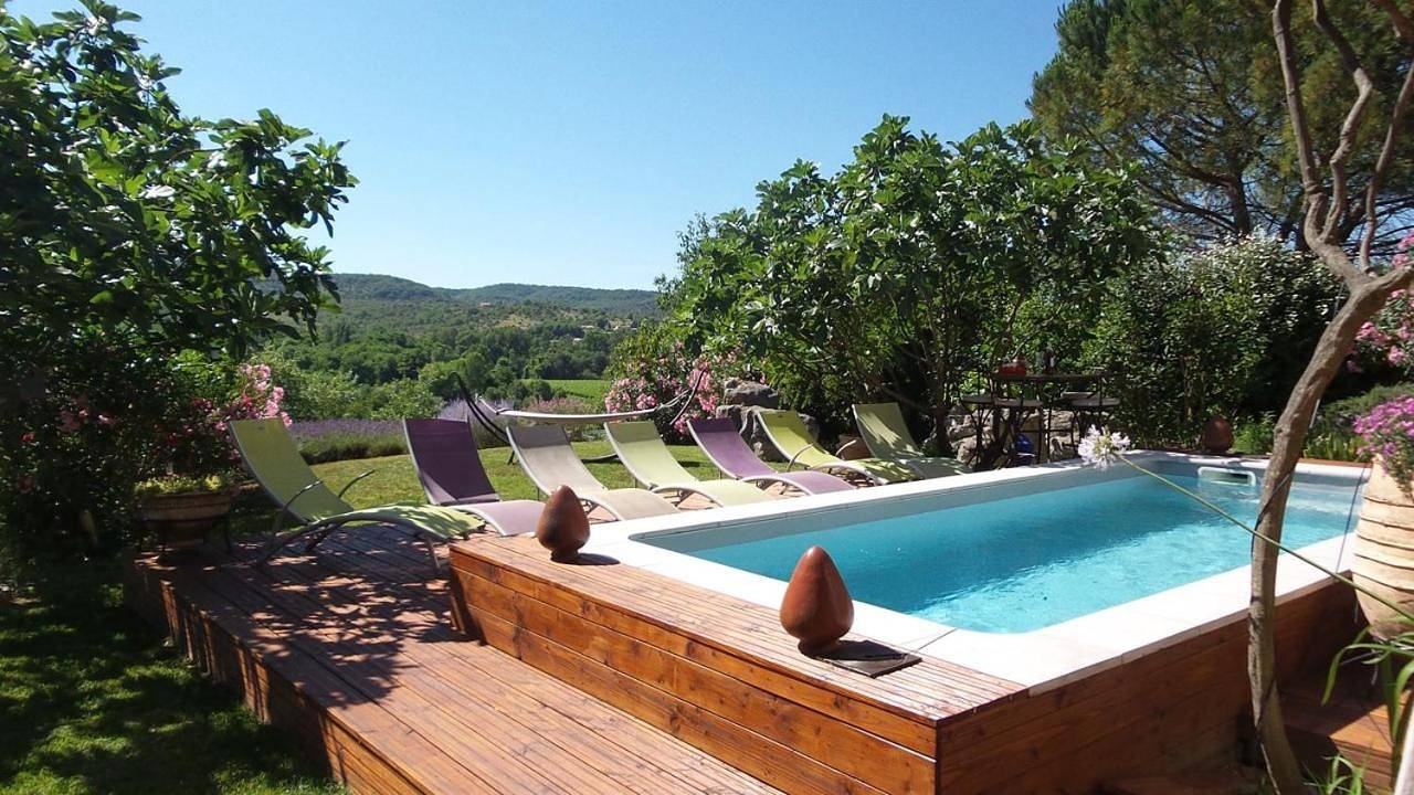 Magnifique Villa Terrasse, Jardin paysagé, Piscine, Spa et Sauna privé in Chauzon, Ardèche