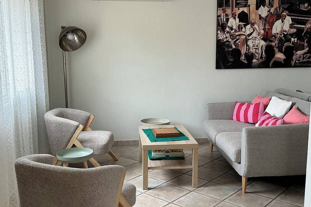 Ganze Wohnung, Apartment - top of villa, located on 1st floor, in Saint-Mitre-les-Remparts, Mittelmeerküste (Frankreich)