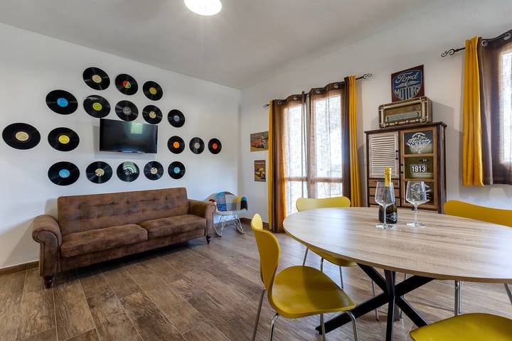 Apartment 'Vintage Village - 70s Style' with Mountain View, Wi-Fi and Air Conditioning in Alghero, Sassari Province