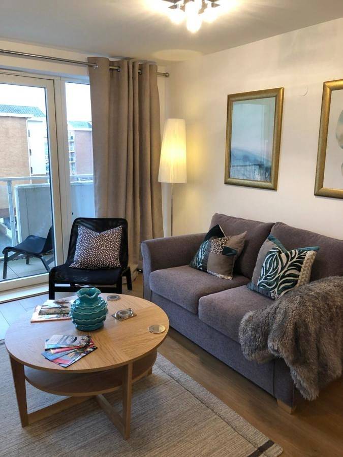 Entire apartment, Apartment with Balcony in Cardiff Bay, Cardiff